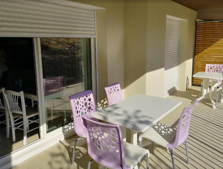 Meuble 6 Personnes Apartamento Remoulins Exterior foto