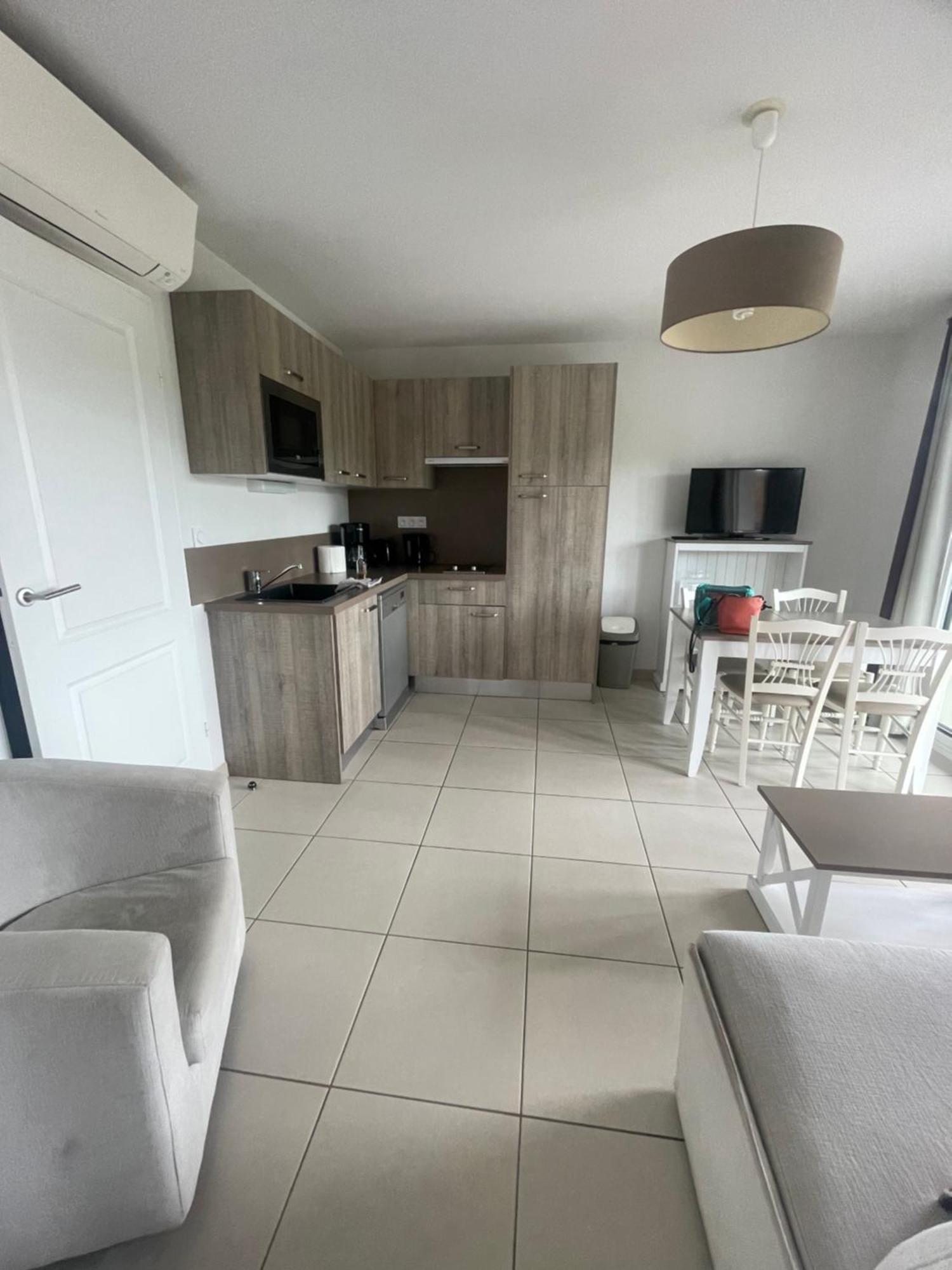 Meuble 6 Personnes Apartamento Remoulins Exterior foto