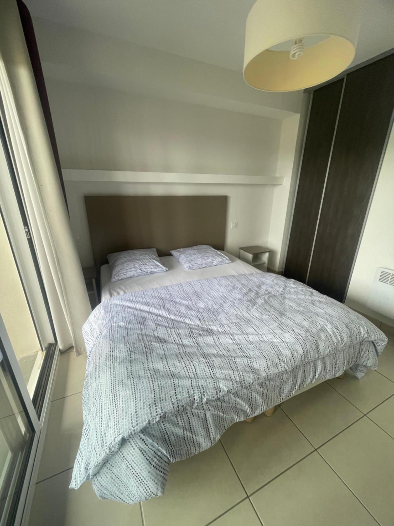 Meuble 6 Personnes Apartamento Remoulins Exterior foto